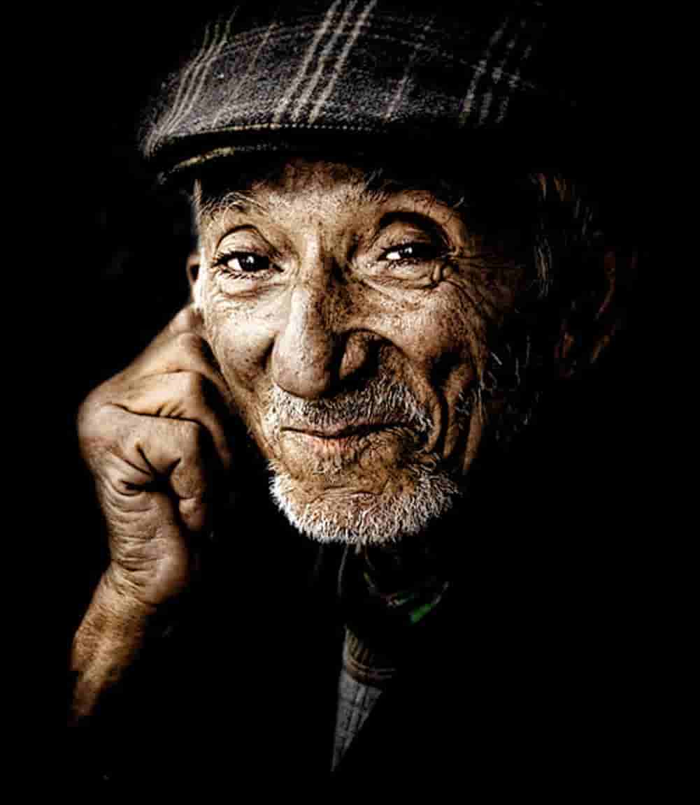 Helping old people in difficult circumstances Helping old people in difficult circumstances